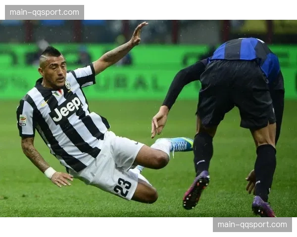 国米球迷赛后久久不愿离场，梅阿查球场弥漫失望与不甘